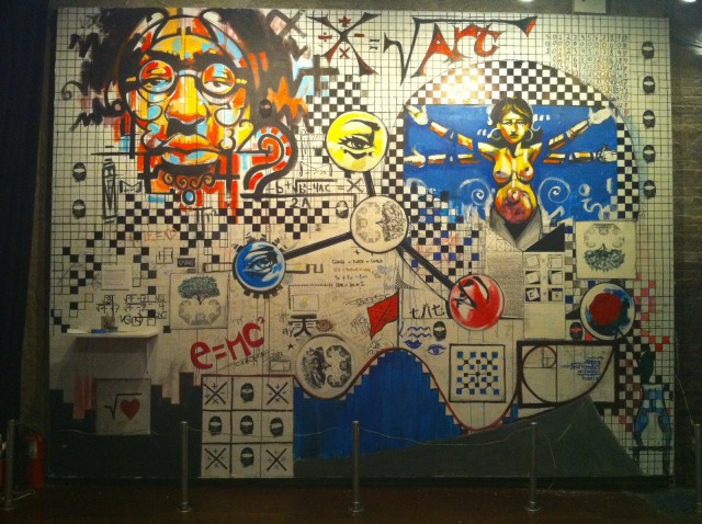 Graffiti matemático en el Bowery Poetry Club de Nueva York (2010), del artista John Sim