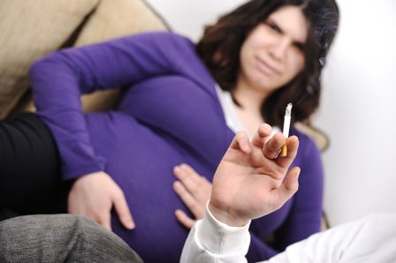 La mitad de las mujeres embarazadas son fumadoras pasivas