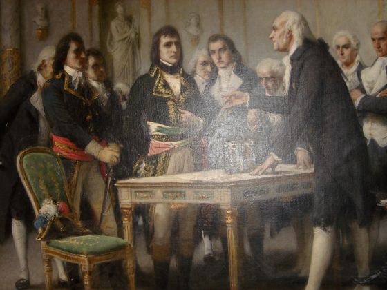 En la imagen, Volta (en honor a quien se nombran los voltios) haciendo una demostración de su pila a Napoleón.