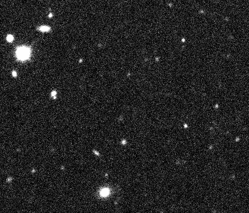 Obsérvese el movimiento del planeta enano 2012 VP113 a la derecha de la imagen.