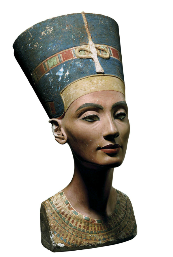 Otra forma de inmortalidad: Busto de Nefertiti, de 50 centímetros, elaborado en piedra caliza, yeso, cristal y cera, hacia el año 1.340 antes de Cristo. Localizado en 1.912 en Amarna, se encuentra en la sala 2.10 del Museo Egipcio de Berlín.