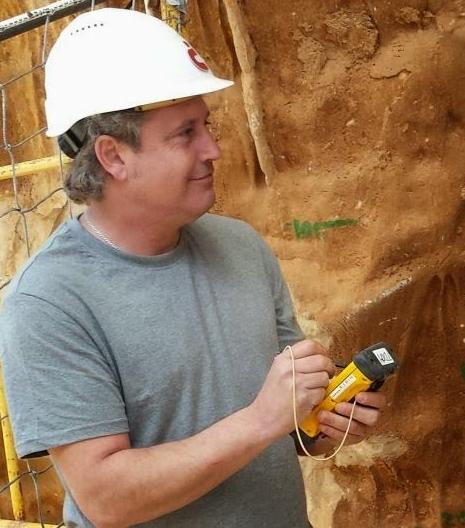 El investigador Jordi Rosell en el yacimiento de Gran Dolina. Atapuerca (Burgos)