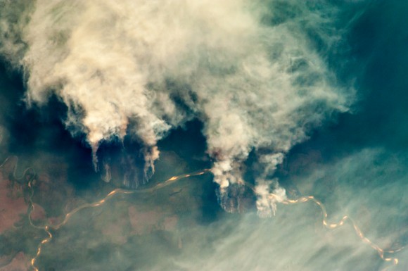 2014_10_21_ISS029-E-008032_Fires_along_the_Rio_Xingu_Brazil