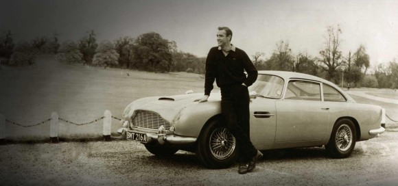 James Bond, interpretado por Sean Connery, montó su primer Aston Martin en el film “Goldfinger”