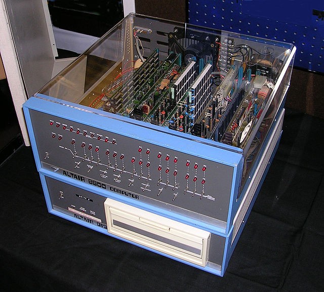 Altair 8800 con carcasa transparente.