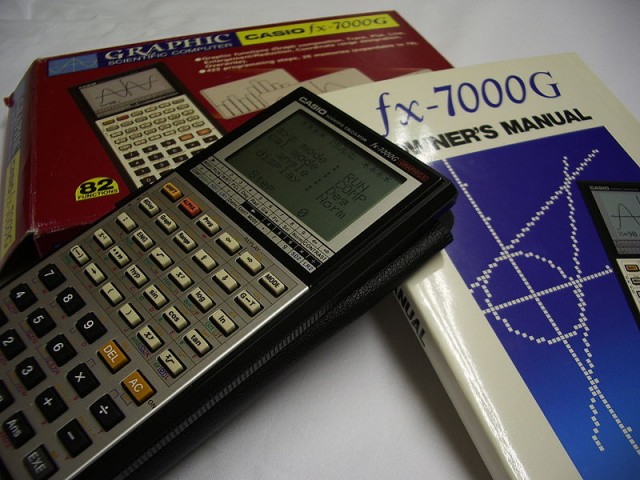 La primera calculadora científica gráfica, la Casio fx-7000G