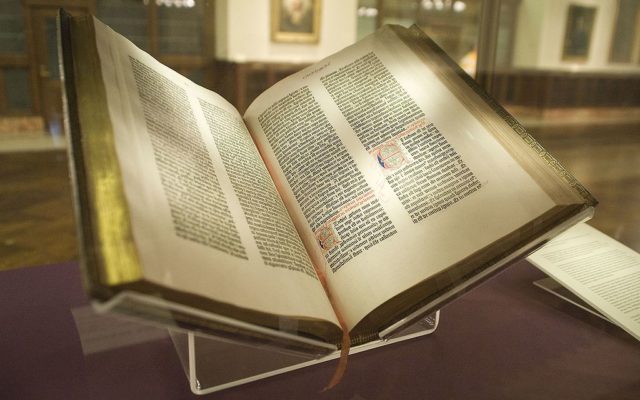 Copia de la Biblia de Gutenberg (1455) de la Biblioteca Pública de Nueva York