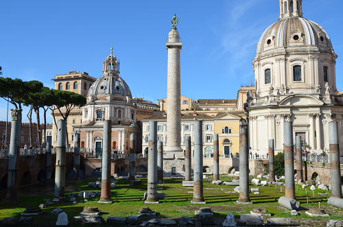 Imagen 3. La columna de Trajano en el foro romano. Fuente: Wikimedia Commons