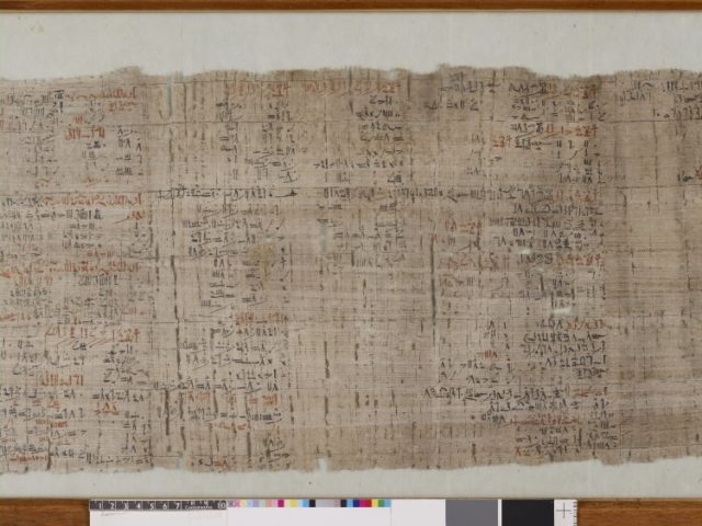 Fragmento del Papiro matemático de Rhind, o de Ahmes, perteneciente a la sección EA10057, British Museum