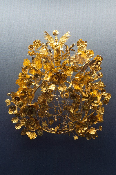 800px-Golden_crown_Armento_Staatliche_Antikensammlungen_01