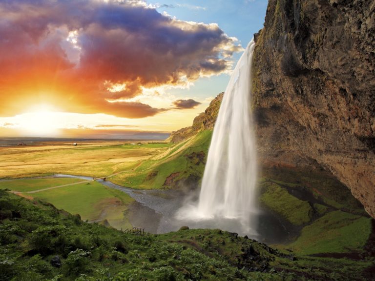 waterfalls-Seljalandsfoss-GettyImages-457381095