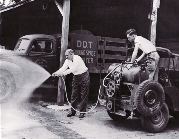 1948-Spraying-DDT-in-war-ag