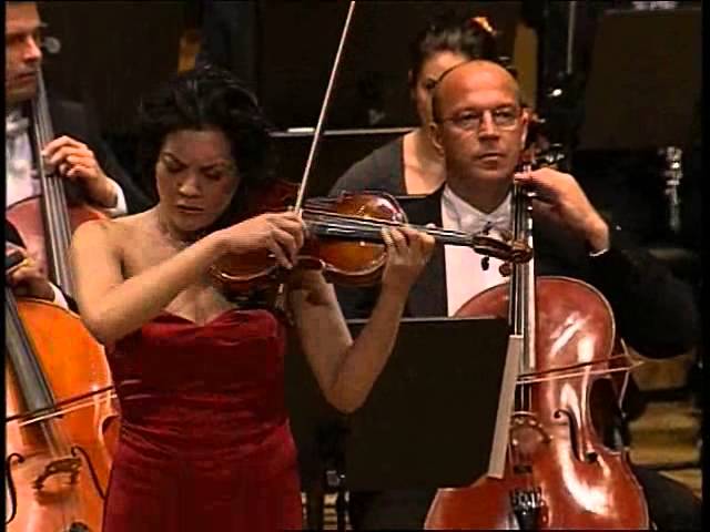Anne Akiko Meyers Premieres the Barber Violin Concerto with the Slovenian Philharmonic