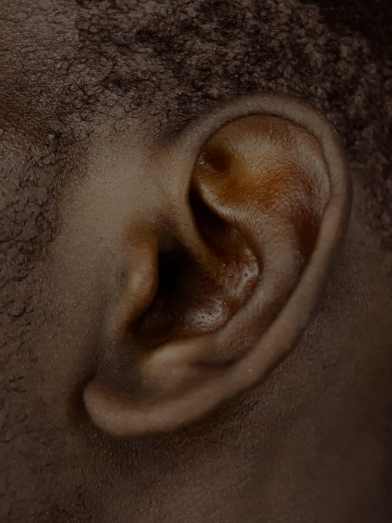 Las caracolas de tus orejas