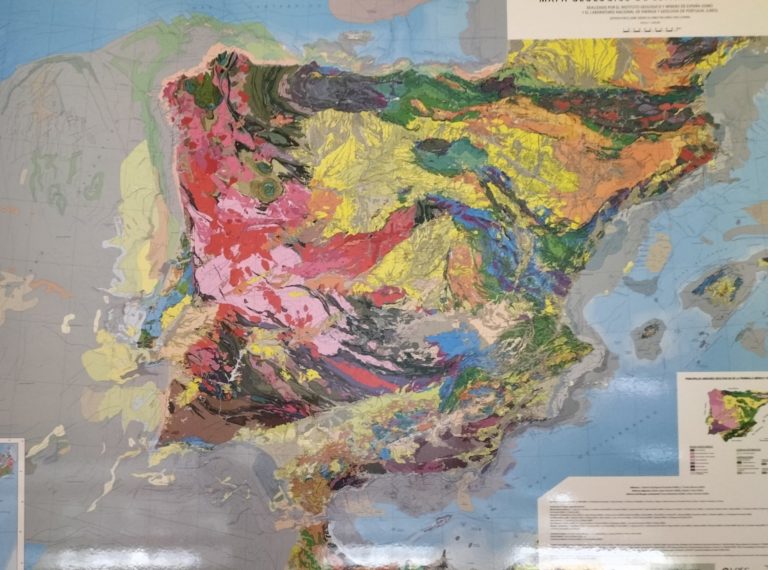 Mapas geológicos, mucho más que lienzos de colores