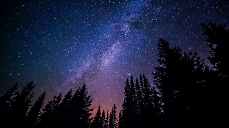 ¿Por qué la noche es oscura si hay infinitas estrellas? 200 años de la paradoja de Olbers