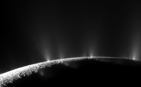 La intensidad de los géiseres de Encélado