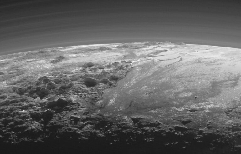 ¿Cuánta sal tiene el océano de Plutón?