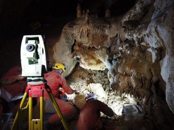 Neandertales arcaicos en el yacimiento de la Sima I de la cueva de El Polvorín