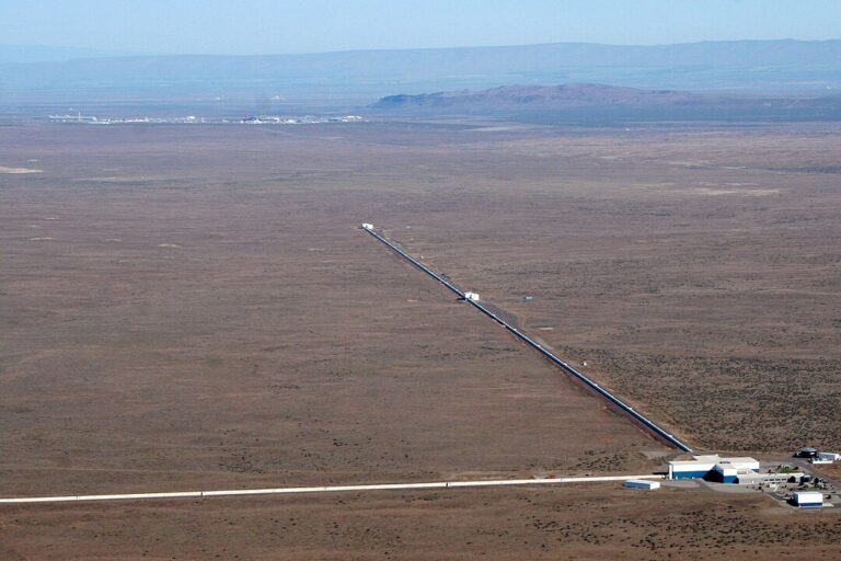 Buscando materia oscura con un observatorio de ondas gravitacionales