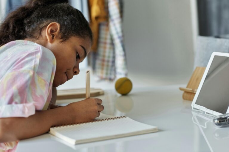 Mejor aprender a escribir con lápiz y papel